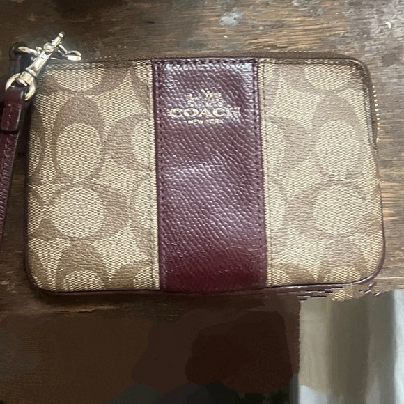 Coach Corner Zip Wristlet In Signature Canvas - Picture 4 of 16